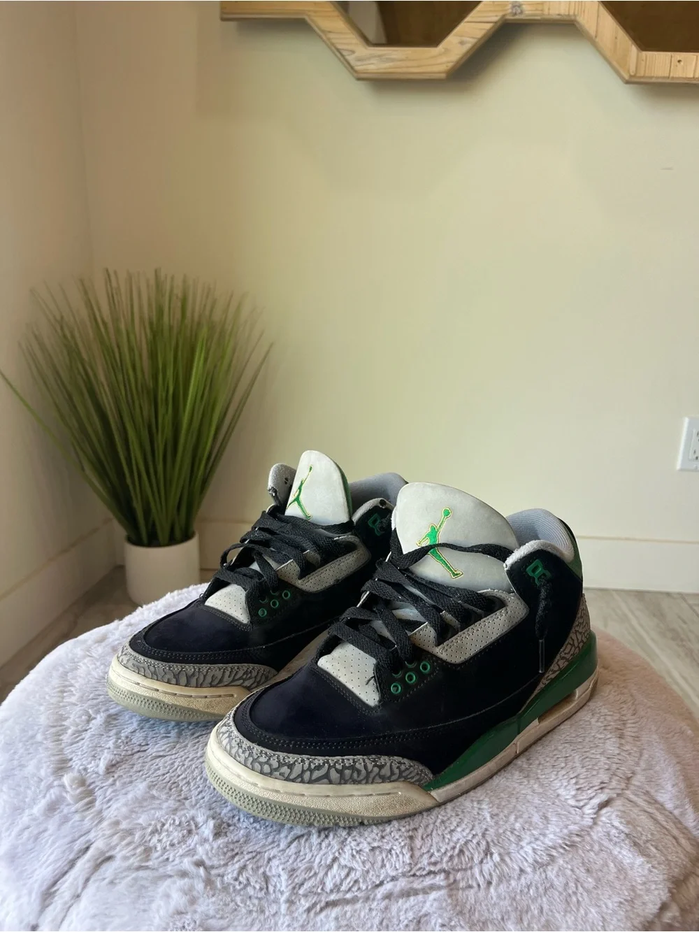 Jordan Retro 3 Sneakers in Pine Green